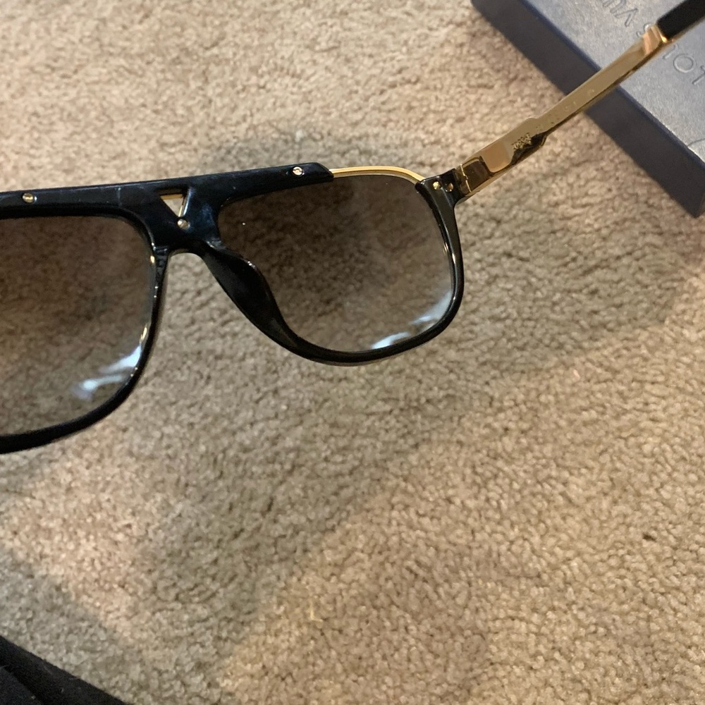 Sold—Louis Vuitton logo sunglasses - Picture 6 of 13